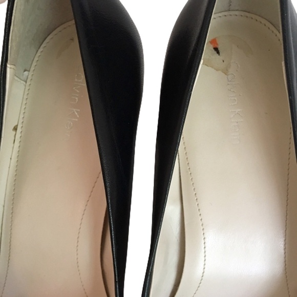 Calvin Klein Babe Leather Shoes Pumps Heels Dark Blue Classic EUC - Picture 7 of 11